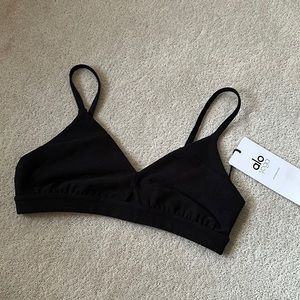 Alo yoga lounge bra!